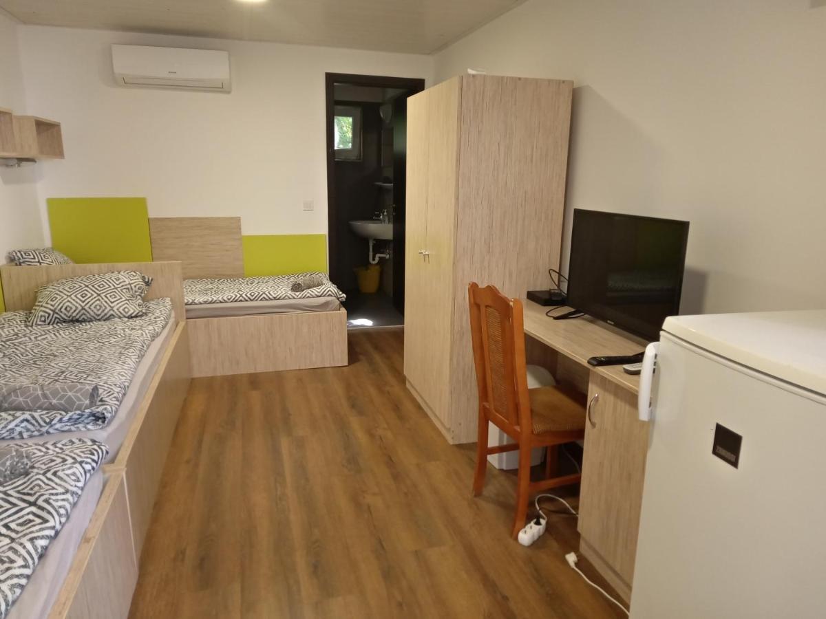 Tiszaliget Apartman Es Szallo Солнок Екстериор снимка