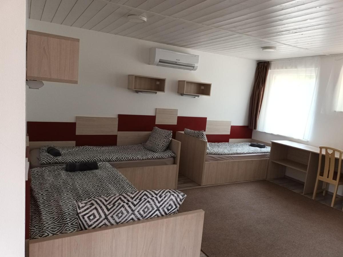 Tiszaliget Apartman Es Szallo Солнок Екстериор снимка