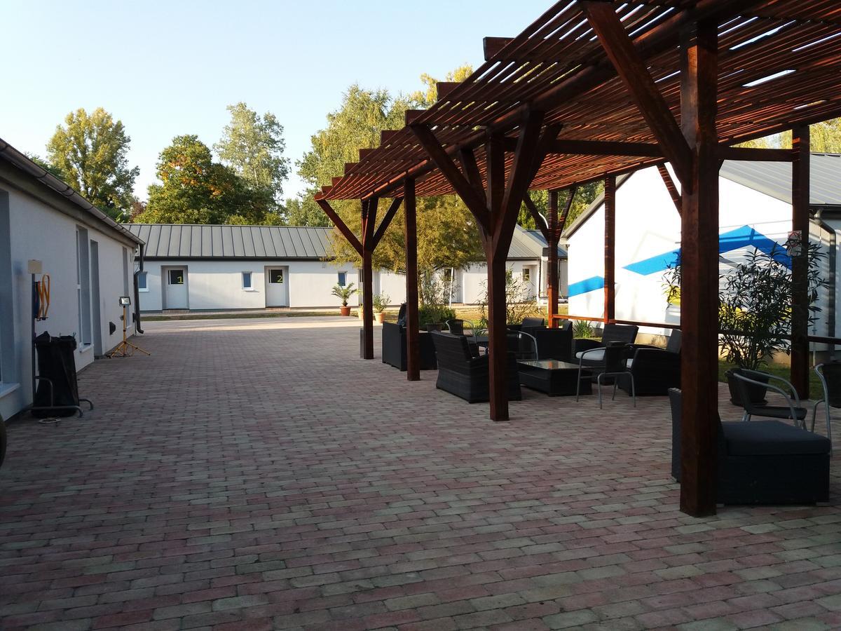 Tiszaliget Apartman Es Szallo Солнок Екстериор снимка