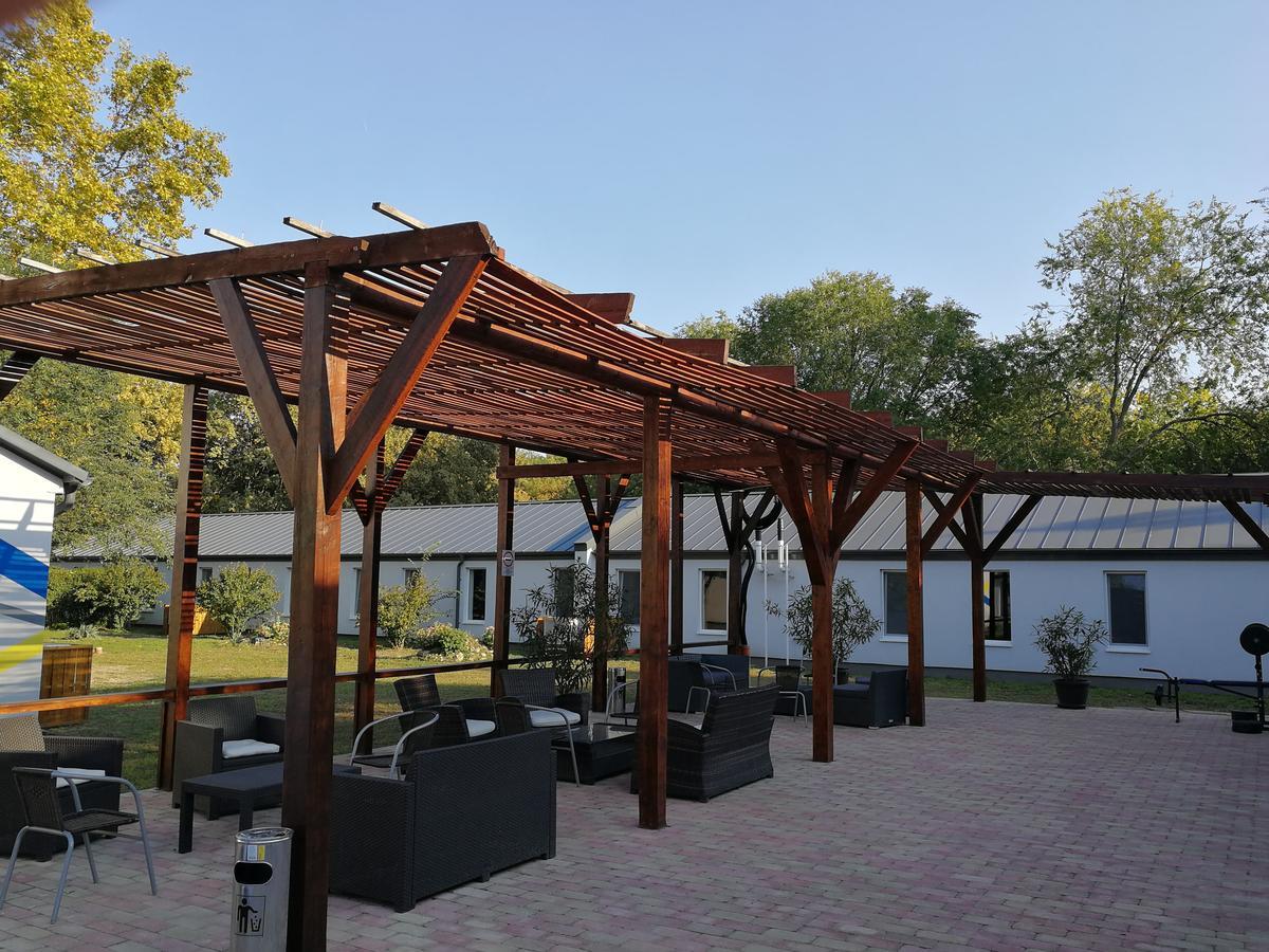 Tiszaliget Apartman Es Szallo Солнок Екстериор снимка